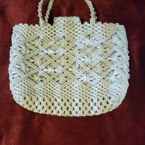 🔥6XHP🔥9-21-23,4-5,4-19,5-25-24🔥🔥NWOT WOMENS MACRAME KNIT BAG WHITE AND KHAKI - Picture 2 of 5